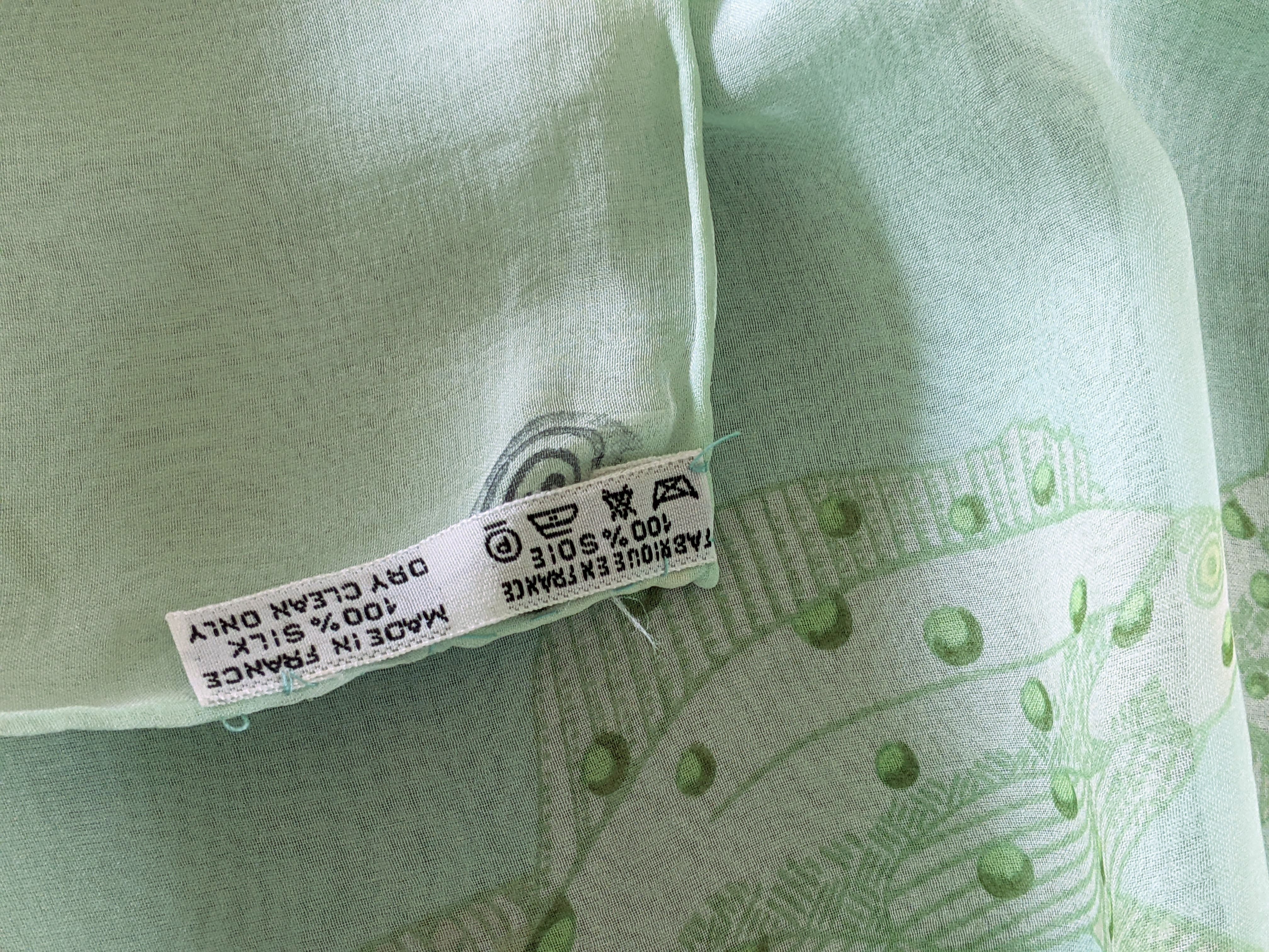 HERMES GRANDS FONDS DOUBLE FACE Green & Blanc Matte Overlay Mousseline 140 x 140 cm, RARE!