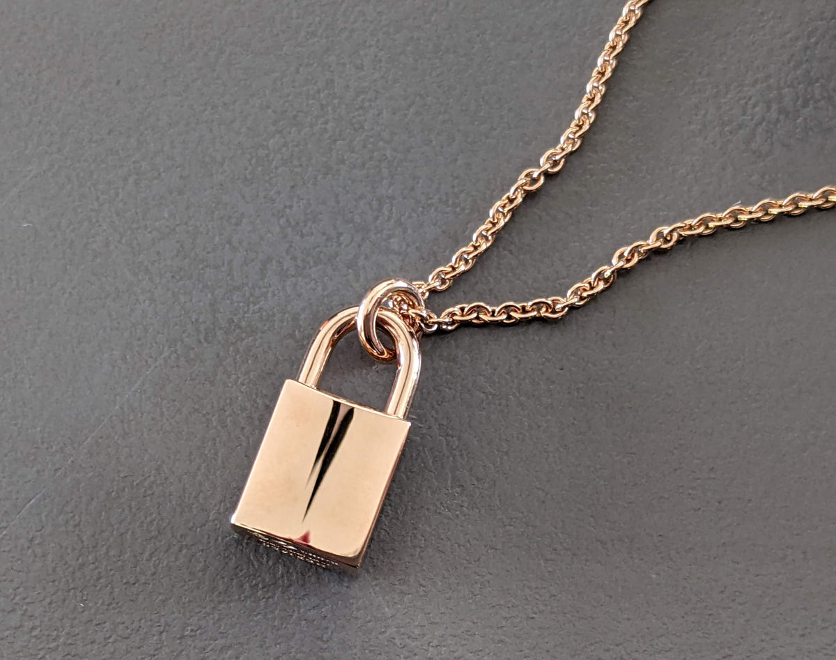 HERMES KELLY CADENAS Pink Gold and Damonds Pendant Necklace