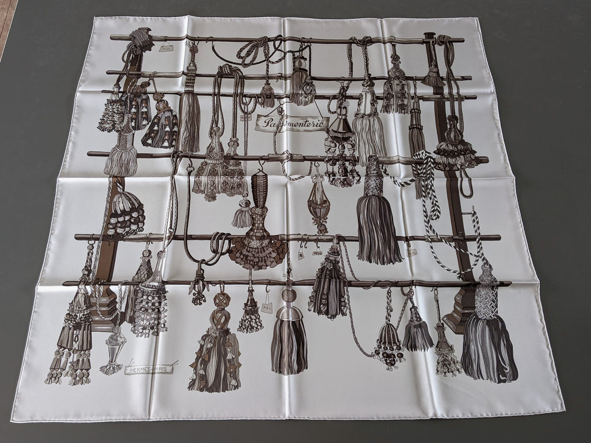 HERMES LOT DE 13 Twill Silk Cares 90 x 90 cm