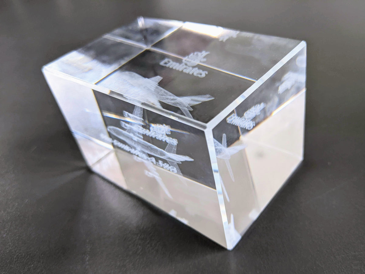 EMIRATES First Class VIP Crystal Paperweight - Presse Papier Cristal, New in Box!