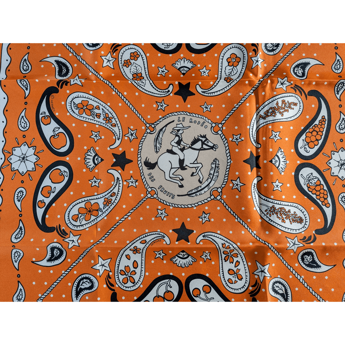 HERMES Le Rodeo des Fruits Shinsuke Kawahara Silk Bandana 55 Orange Pristine Box