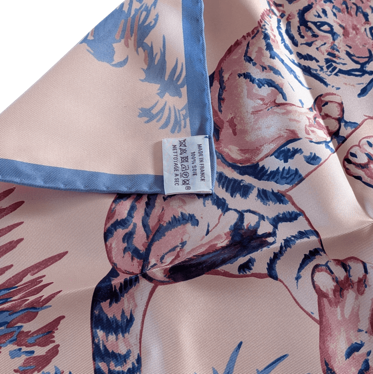 HERMES Les Tigreaux Robert Dallet Silk Gavroche 45 Pale Pink Blue New Box Rare