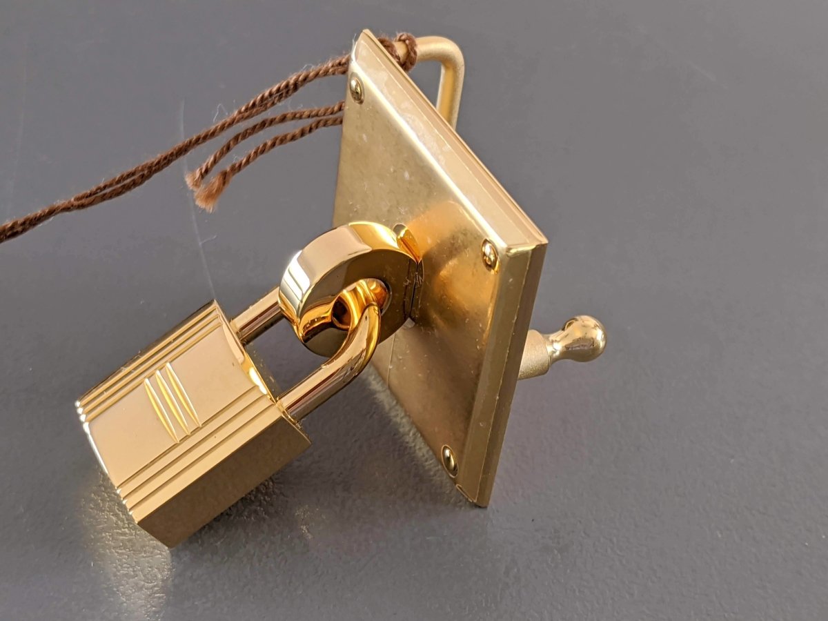 Hermes Luxurious Plated Gold TRESOR Buckle 24 mm RARE, New with Pochette! - poupishop