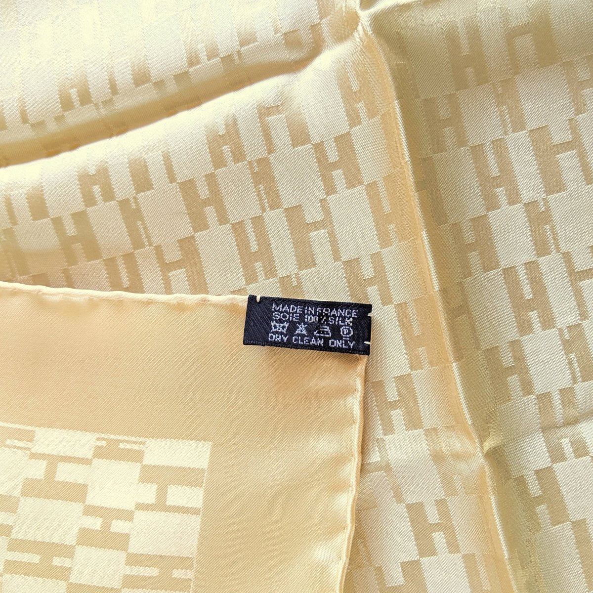 Hermes Men's Pochette Beige FACONNEE GRAND H Jacquard Silk PONGEE Pocket Scarf 45cm, BNEW! - poupishop