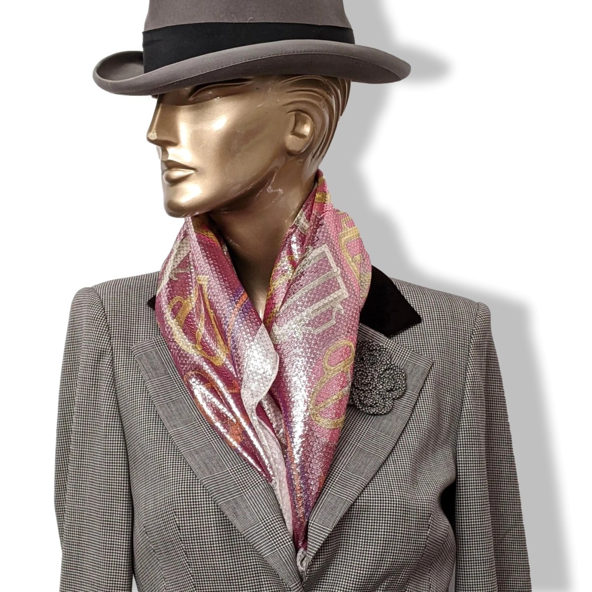 Hermes Rose/Rouge/Or/Blanc Special Issue Iridescent Glam Bouclerie d'Attelage 70% Silk Scarf 70 cm, NIB! - poupishop