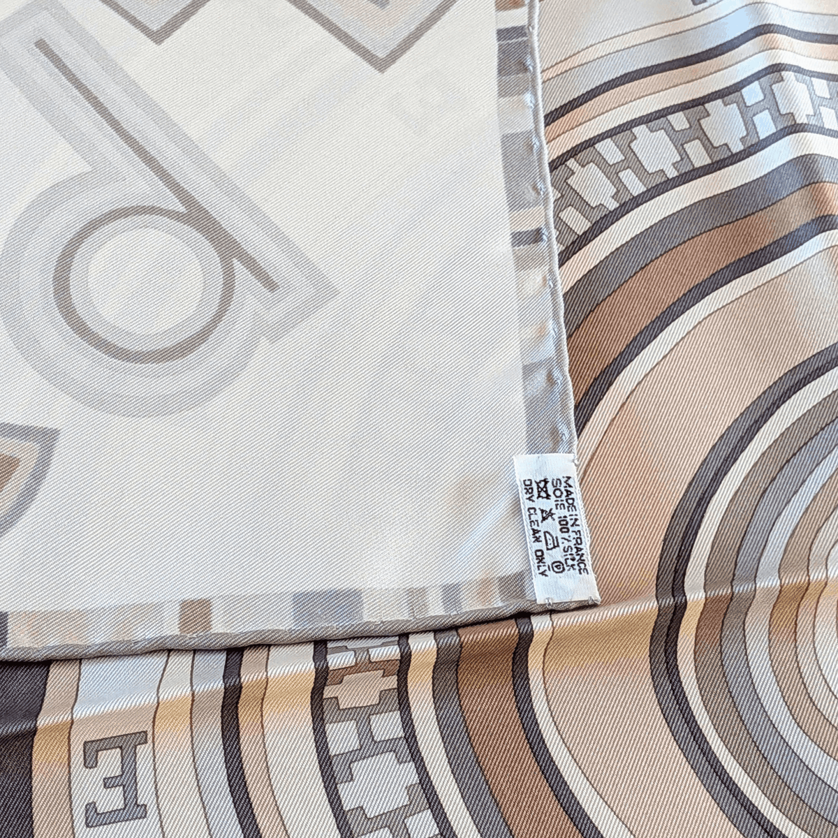 HERMES Tohu Bohu Claudia Stuhlhofer-Mayr Scarf 90 Silk Twill With Box Researched Palette