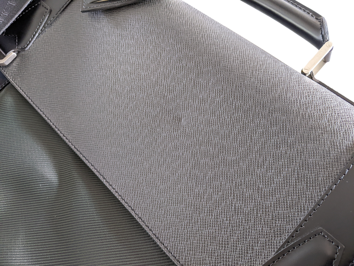 Louis Vuitton Noir/Vert Taiga Leather Brushed Metal " Portable Gibeciere " Garment Travel Bag GM