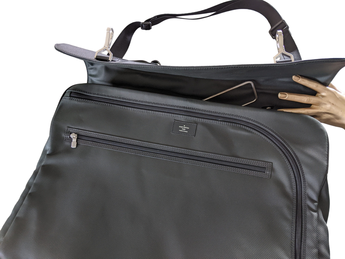 Louis Vuitton Noir/Vert Taiga Leather Brushed Metal " Portable Gibeciere " Garment Travel Bag GM