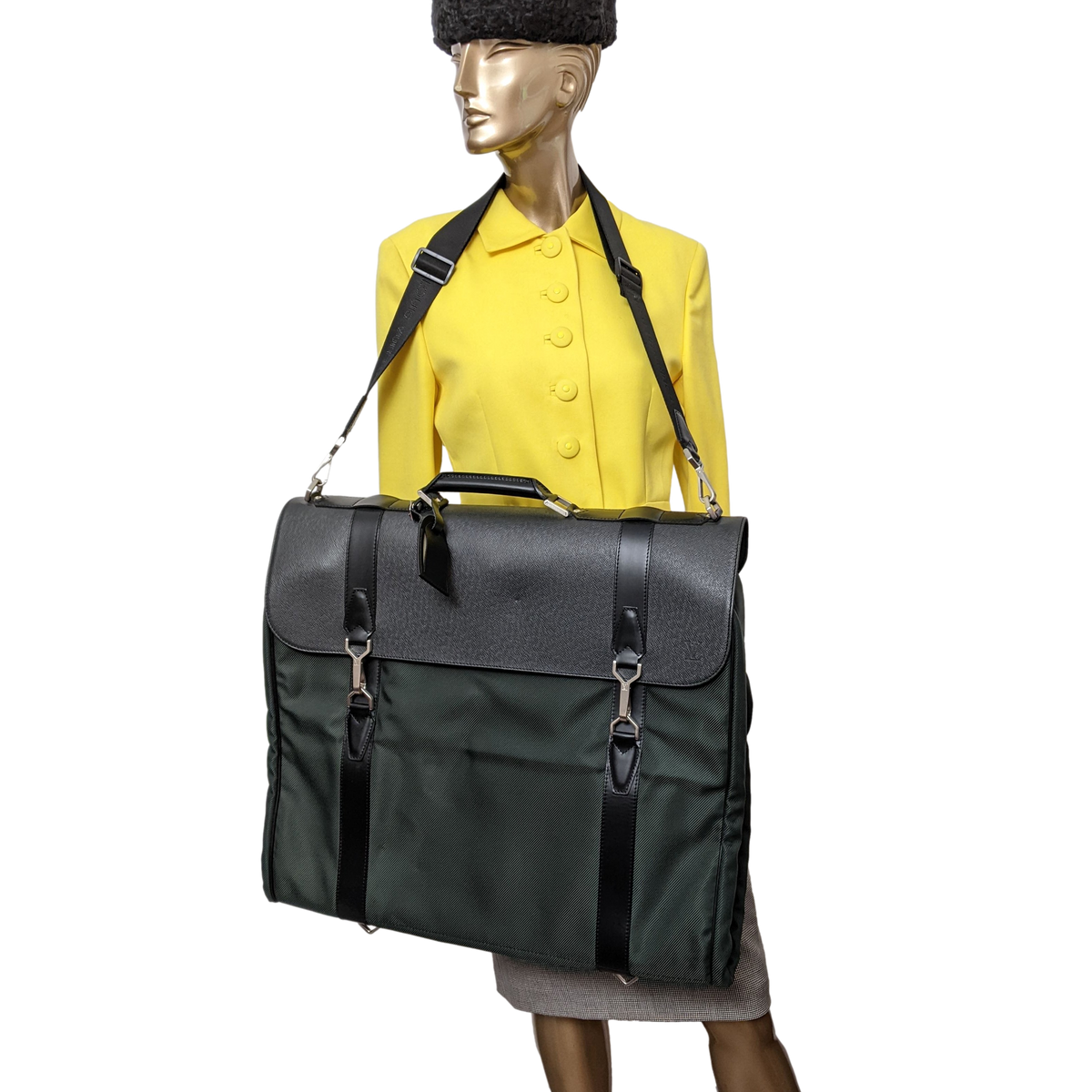 Louis Vuitton Noir/Vert Taiga Leather Brushed Metal " Portable Gibeciere " Garment Travel Bag GM