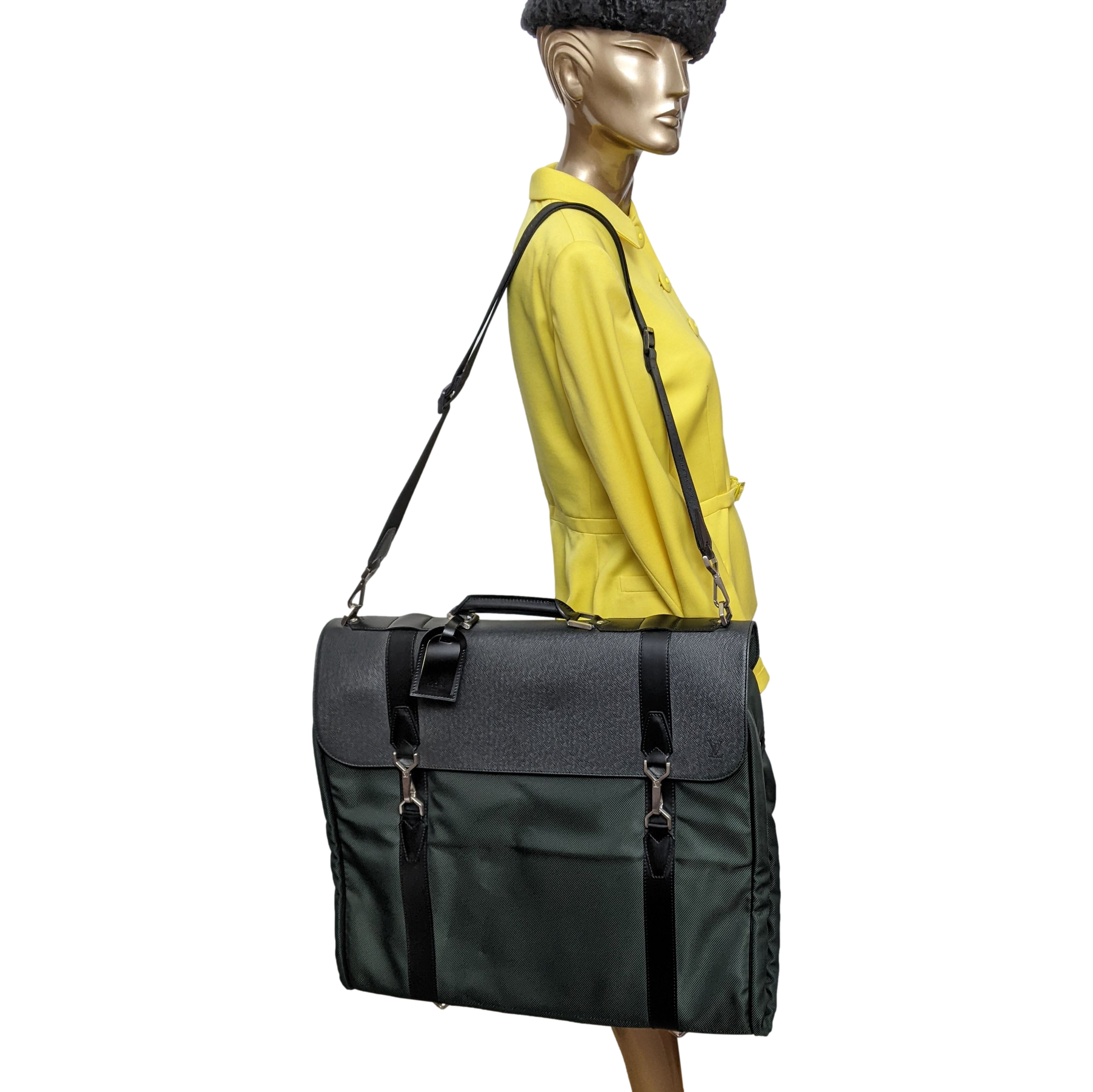 Louis Vuitton Noir/Vert Taiga Leather Brushed Metal " Portable Gibeciere " Garment Travel Bag GM