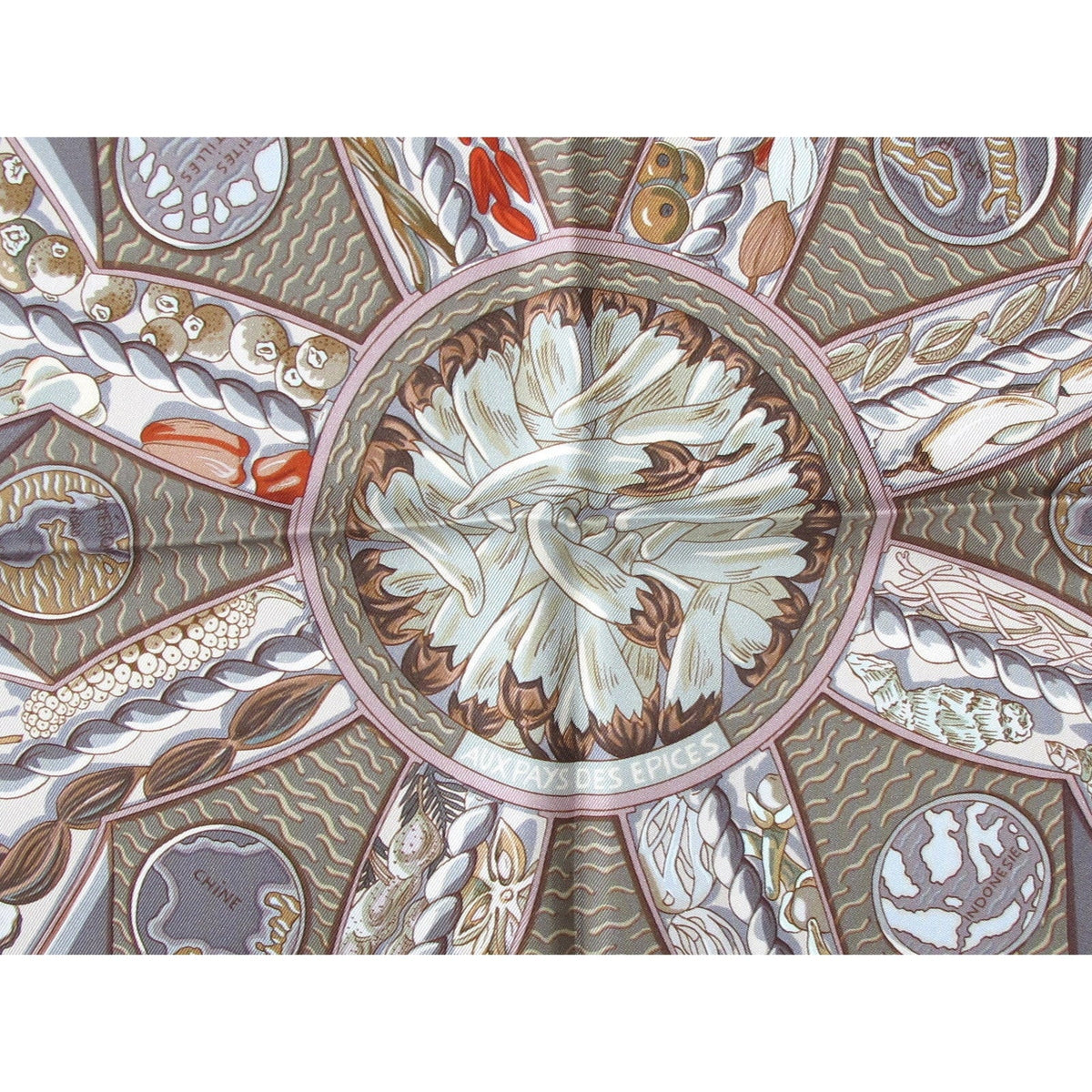 Hermes 2001 Beige White Au Pays des Epices by Annie Faivre Twill 90, NIB! - poupishop