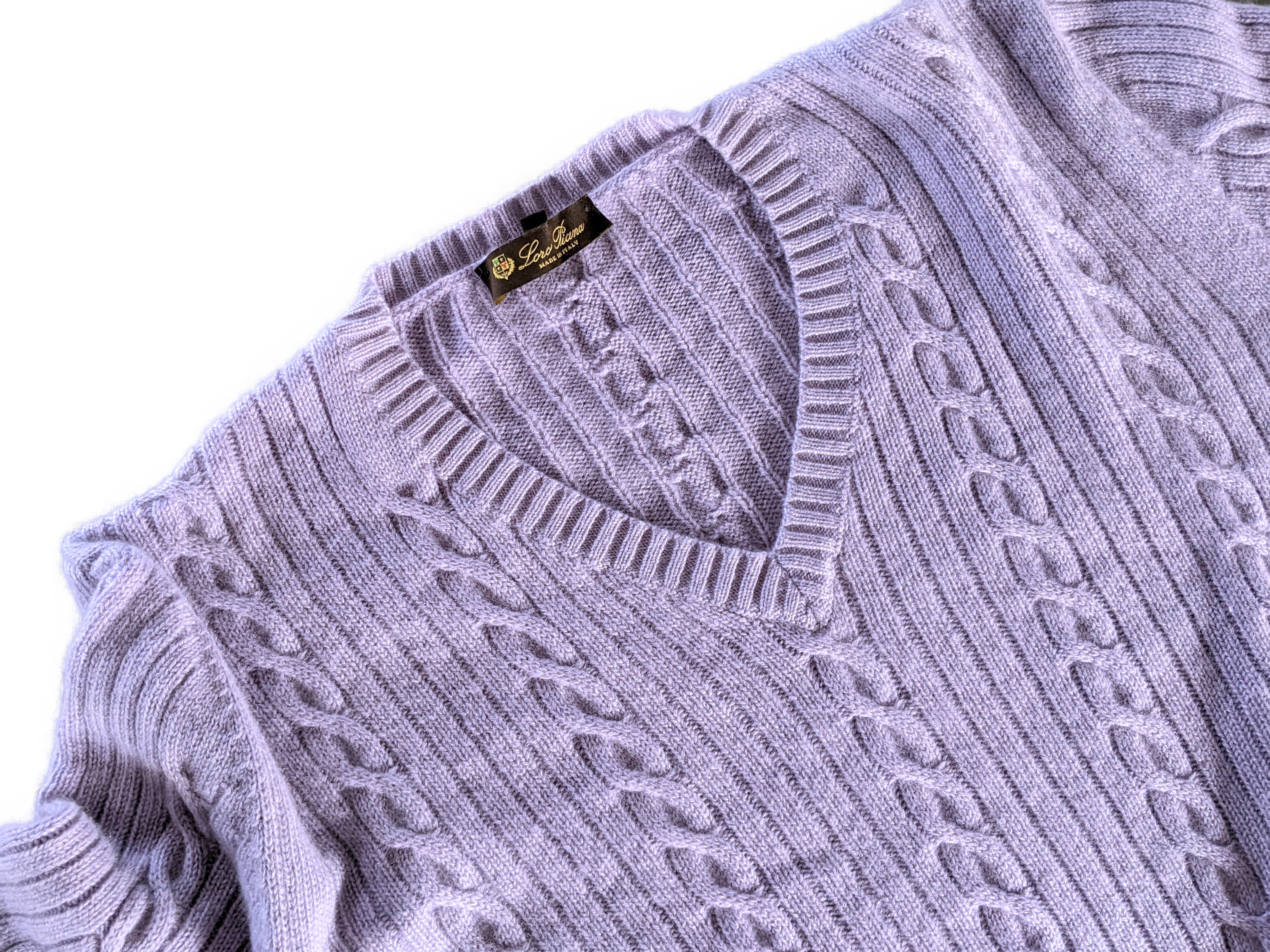Produits Loro Piana Men's Mauve 100% Cashmere Cable Knit V-Neck Sweater Sz56