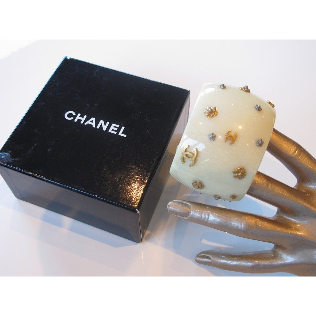 Chanel 1980s Bakelite Multi Logo Manchette Bracelet, Box! - poupishop