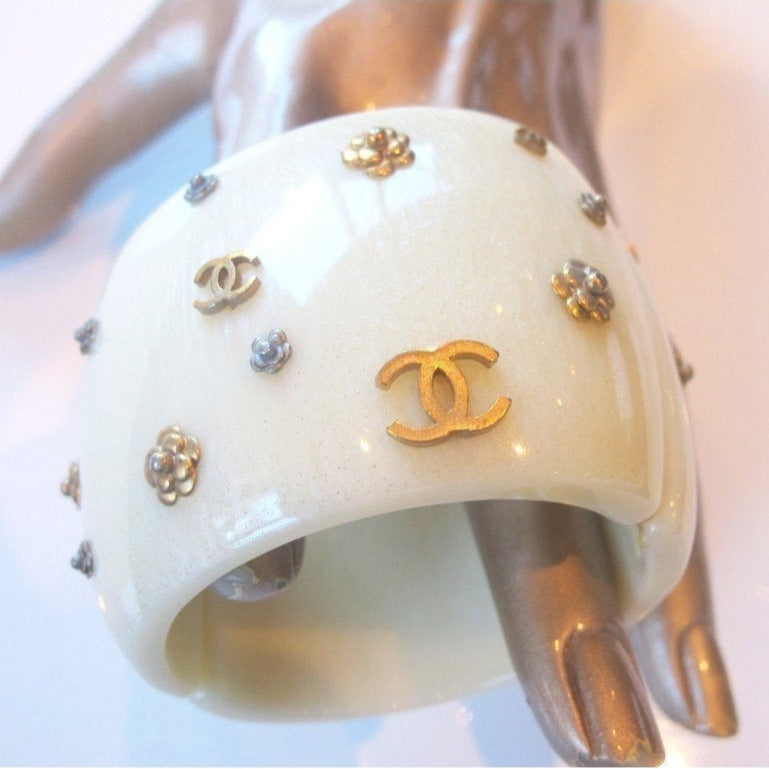 Chanel 1980s Bakelite Multi Logo Manchette Bracelet, Box! - poupishop