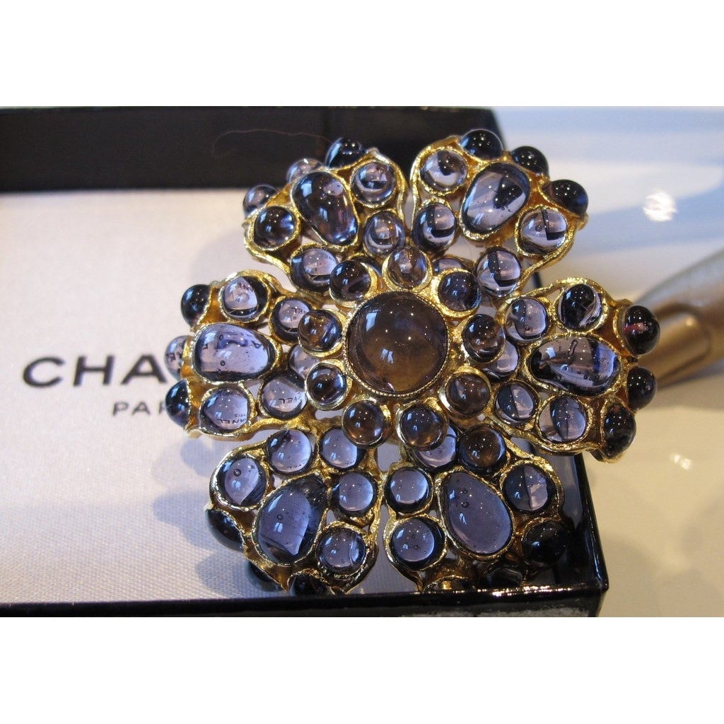 Chanel 1980s Purple Camelia Poured Glass Gripoix Cabochon Brooch - poupishop