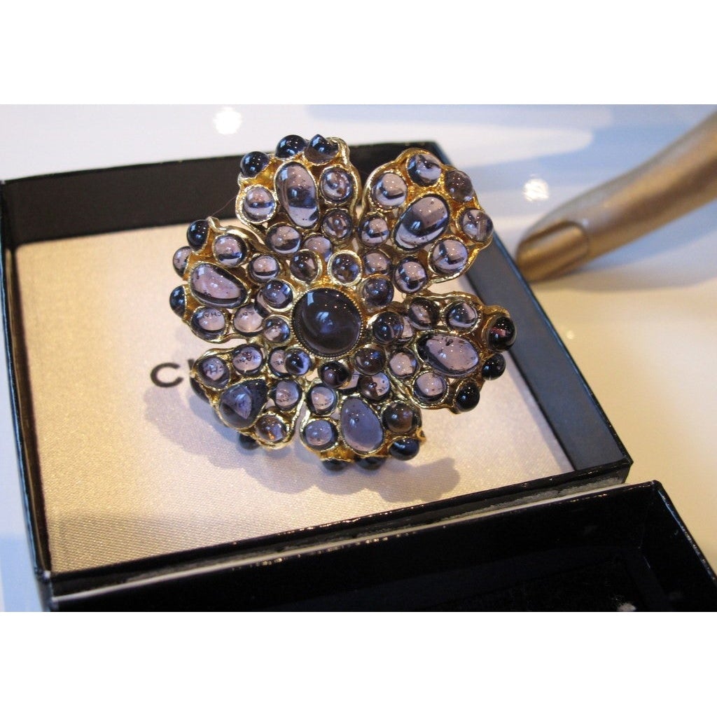 Chanel 1980s Purple Camelia Poured Glass Gripoix Cabochon Brooch - poupishop