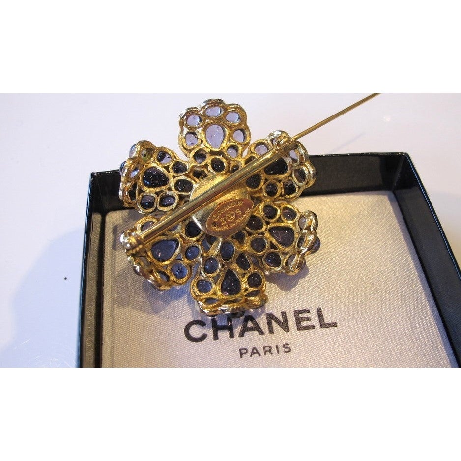 Chanel 1980s Purple Camelia Poured Glass Gripoix Cabochon Brooch - poupishop