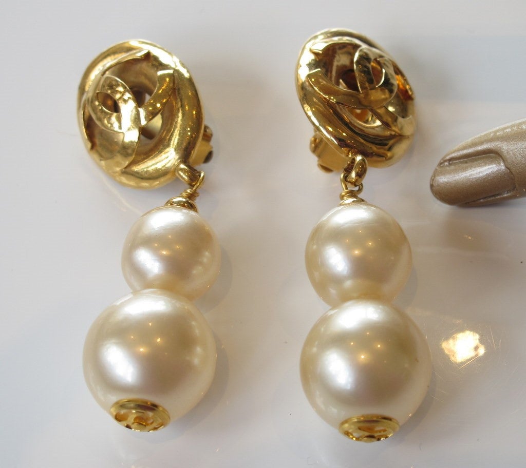 Chanel 1992-93 Victoire de Castellane Pearls Gripoix Dangle Earrings - poupishop