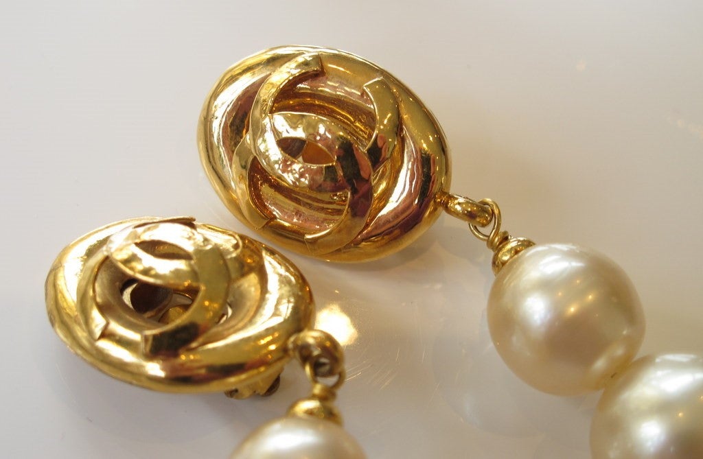 Chanel 1992-93 Victoire de Castellane Pearls Gripoix Dangle Earrings - poupishop