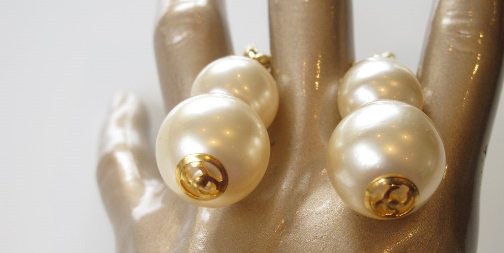 Chanel 1992-93 Victoire de Castellane Pearls Gripoix Dangle Earrings - poupishop
