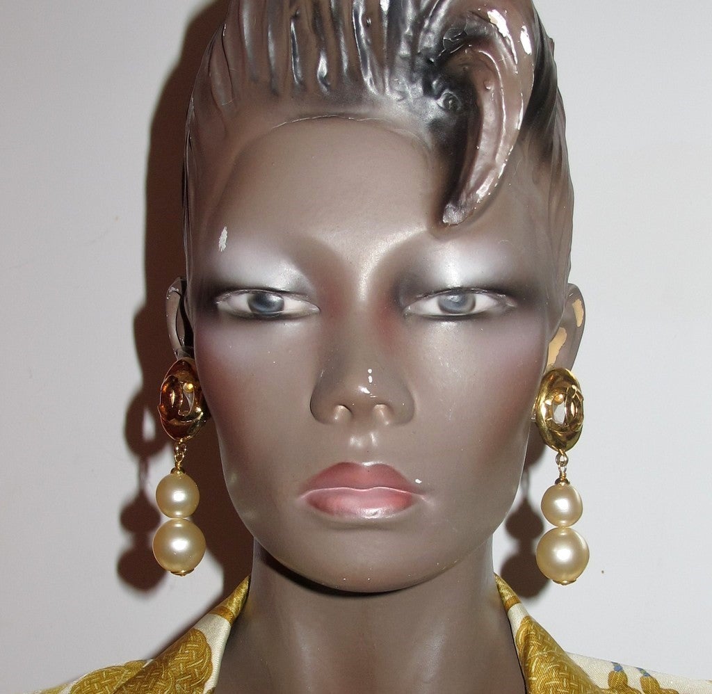 Chanel 1992-93 Victoire de Castellane Pearls Gripoix Dangle Earrings - poupishop