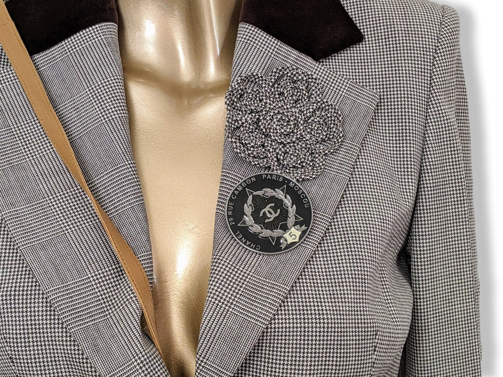Chanel 2009 Black PARIS - MOSCOU Enamelled Brooch, Rare in Box! - poupishop
