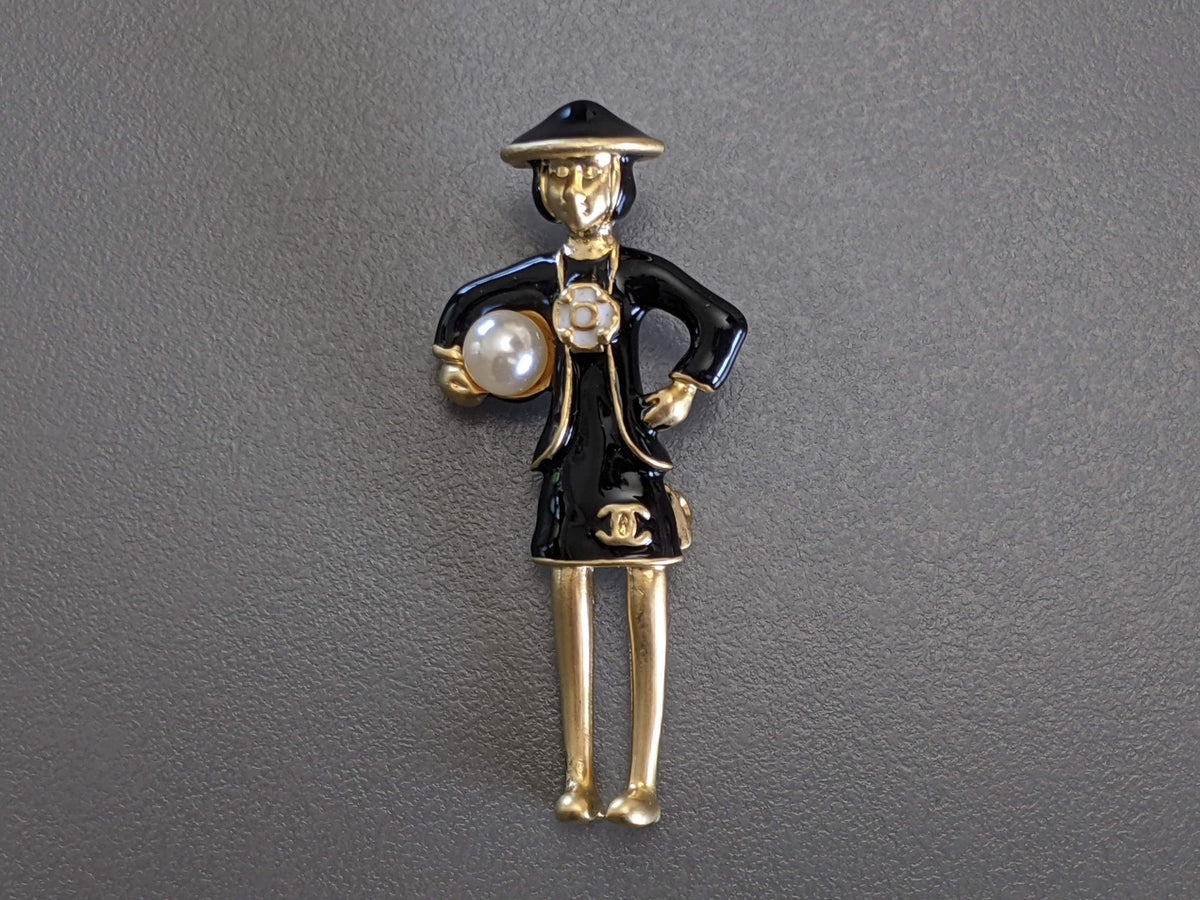 Chanel 2016 Black/Satined Gold Enamelled CoCo Brooch Vip, New! - poupishop