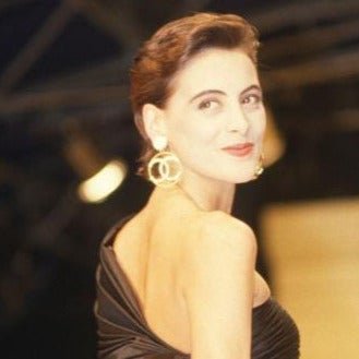 Chanel Circa 1983-1985 Gilt LOGO Dangle Ear clips, Rare! - poupishop