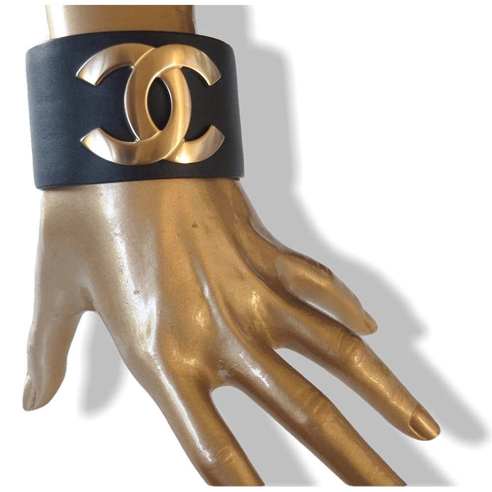 Chanel Exclusive Edition Decembre 2017 Aged Gold Logo Leather Manchette Bracelet, NIB! - poupishop