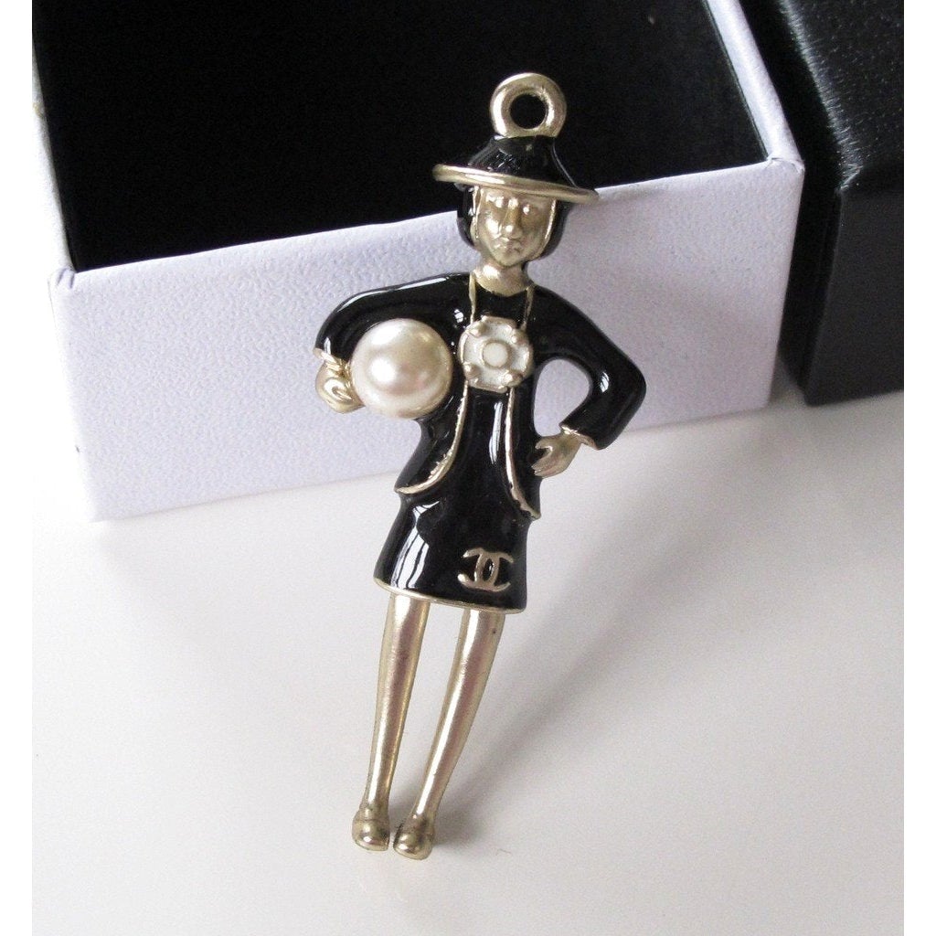Chanel Permabrass Black Enamelled & Pearl CoCo Gripoix Pendant, New! - poupishop