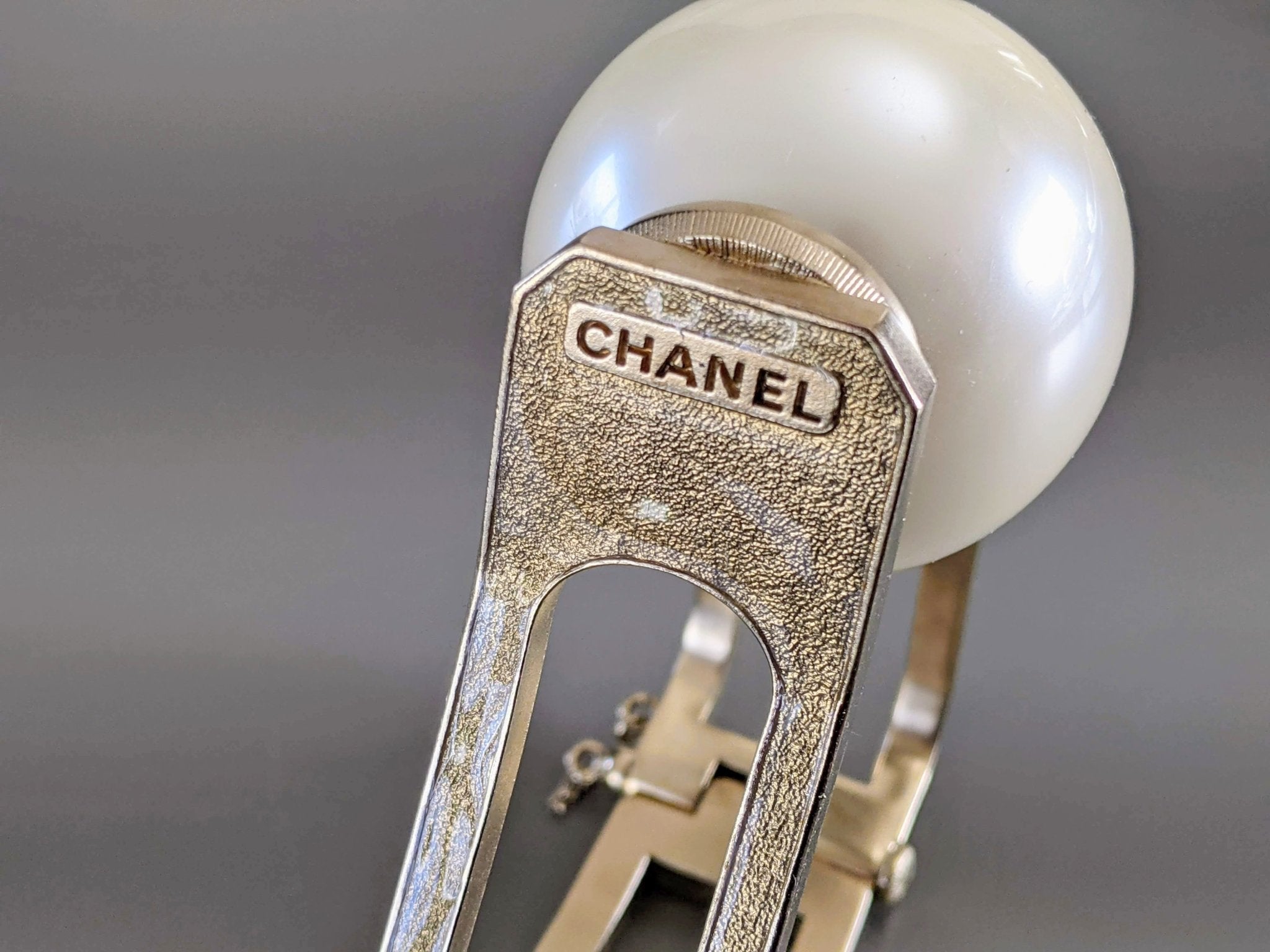 Chanel SS014 Enamel Metal Huge Pearl Manchette Bracelet, Very Impressive in Box! - poupishop