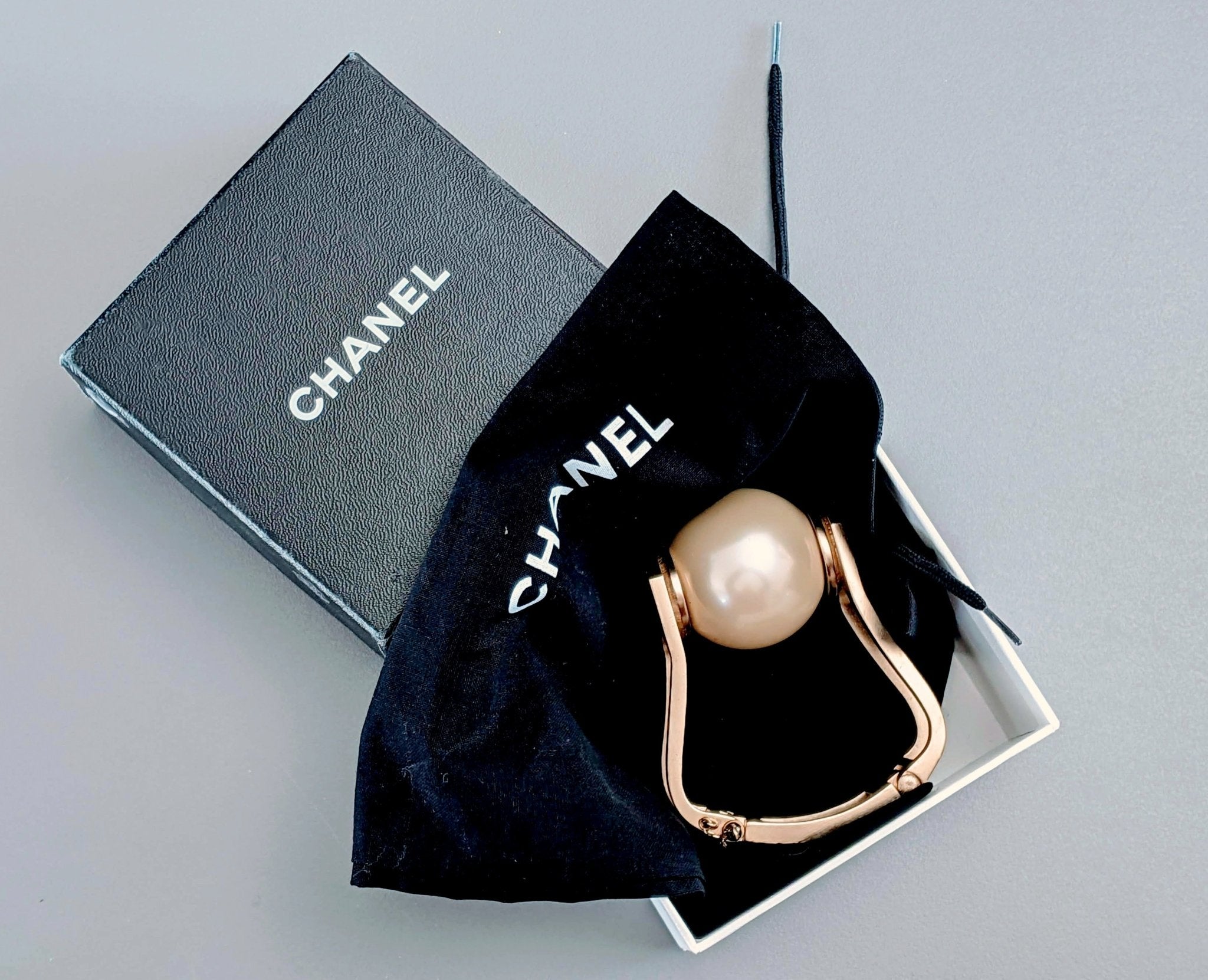 Chanel SS014 Enamel Metal Huge Pearl Manchette Bracelet, Very Impressive in Box! - poupishop
