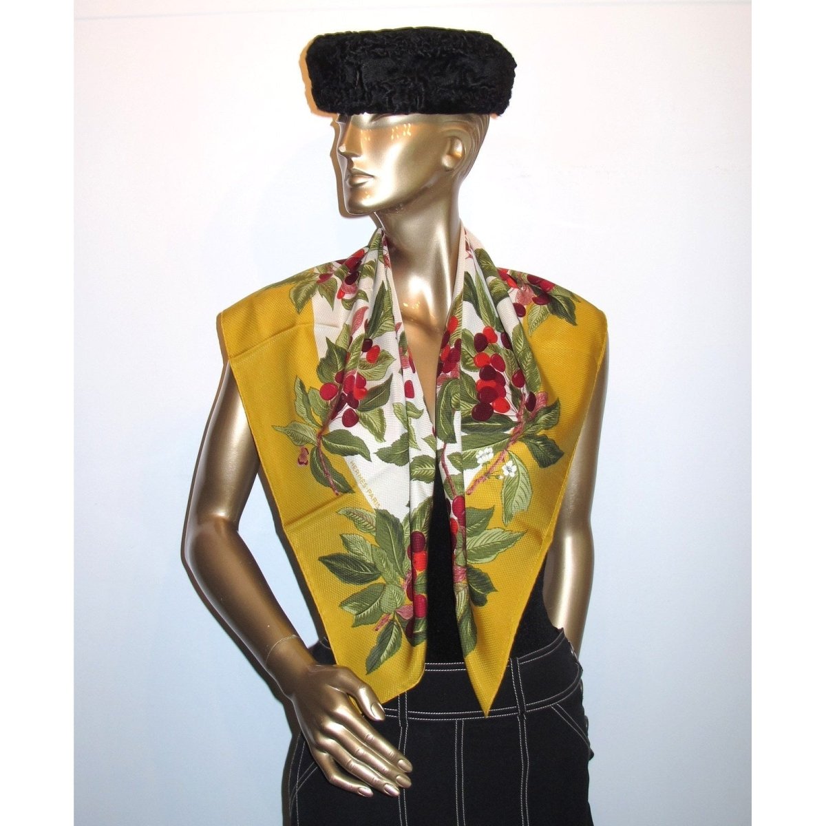 Hermes 1962 Gold White Les Cerises Jacquard Twill Silk 90, Rare! - poupishop