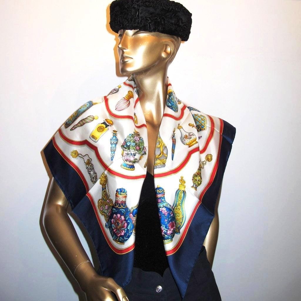 Hermes 1988 Qu'importe le flacon... Twill Silk 90cm New in Pochette!