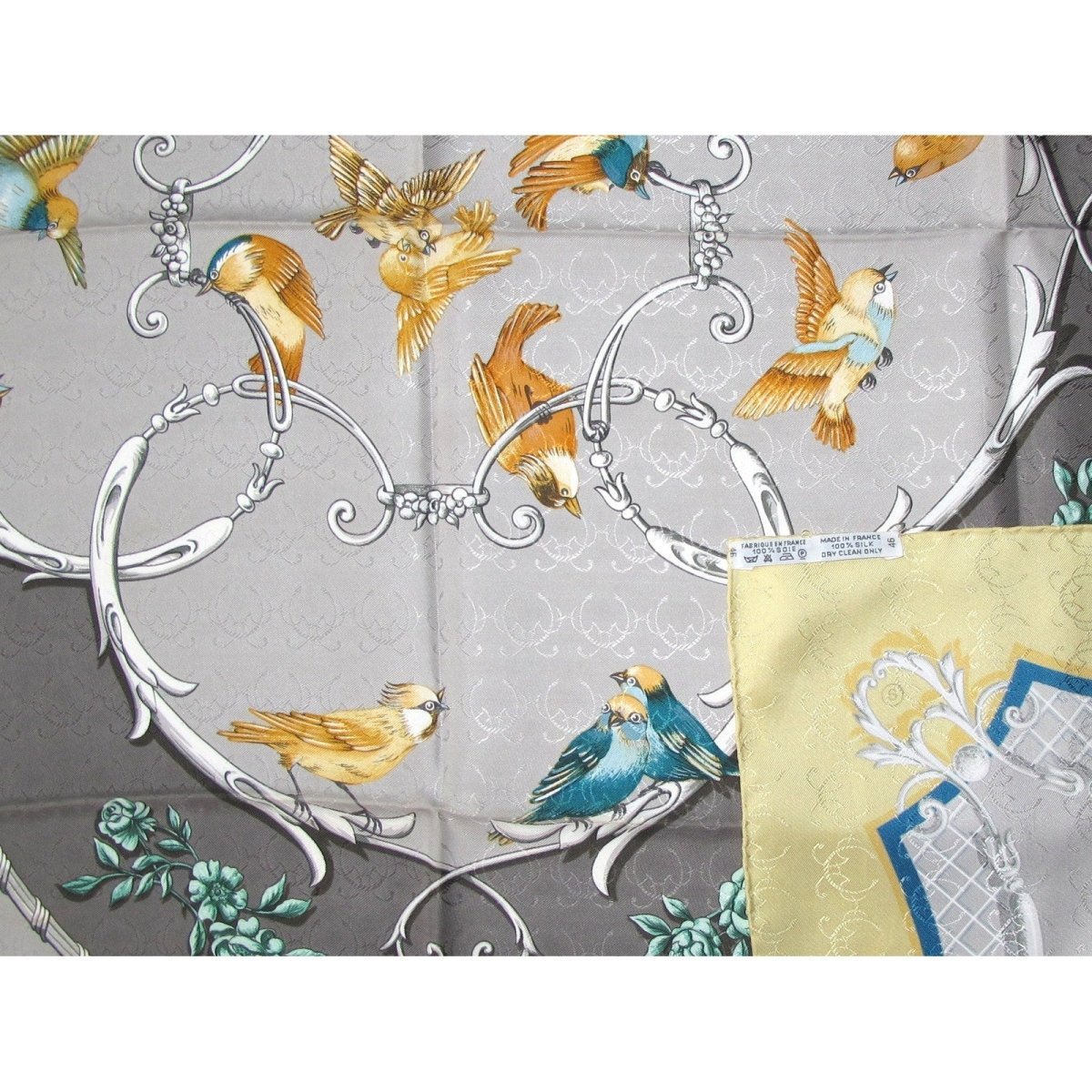 Hermes La Clé des Champs with Blanc Matt Overlay Jacquard Twill Scarf 90