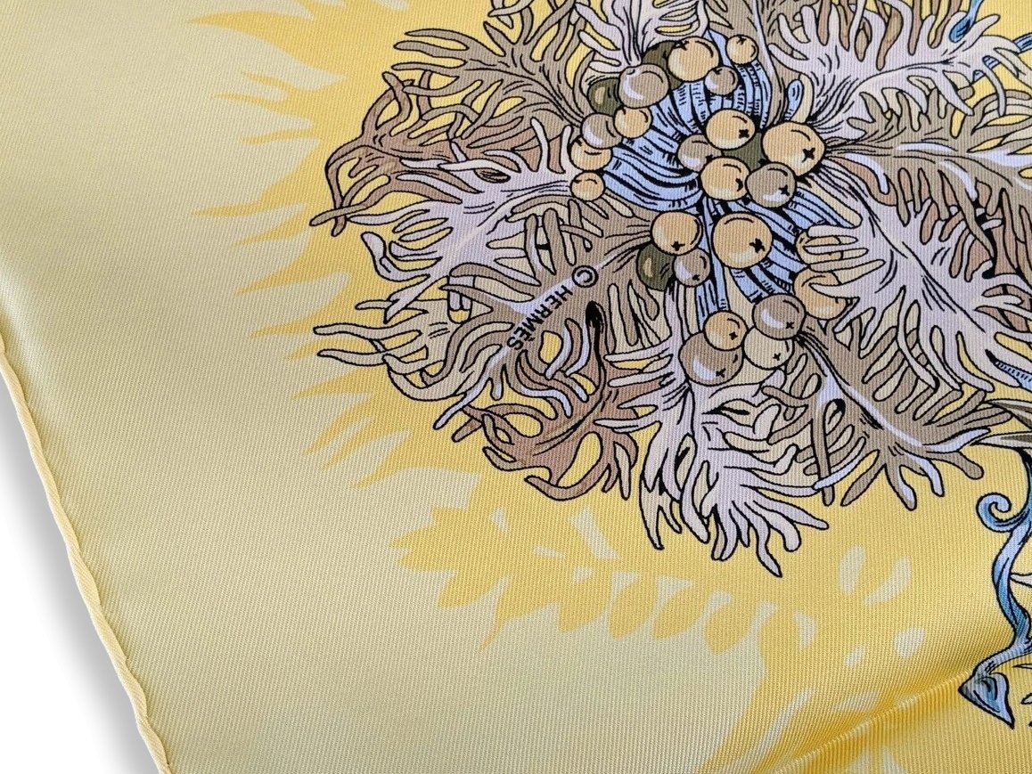 Hermes 1998 Jaune/Bleu/Jaune Pâle L'ILE DESERTE by Annie Faivre Twill Carre 90, Mint!