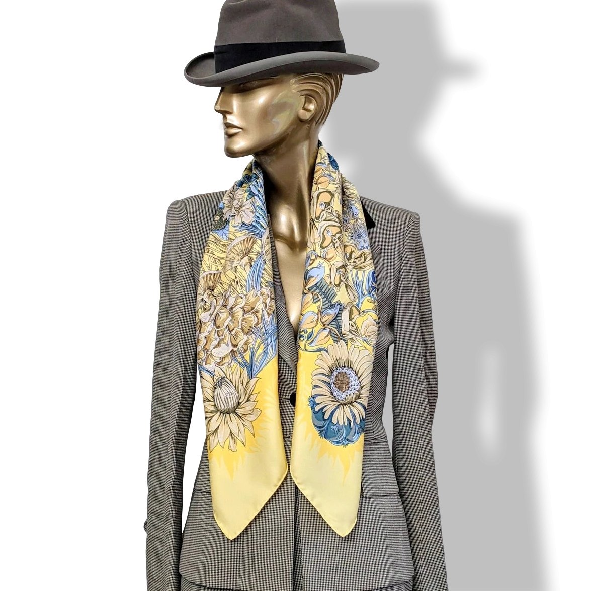 Hermes 1998 Jaune/Bleu/Jaune Pâle L'ILE DESERTE by Annie Faivre Twill Carre 90, Mint!