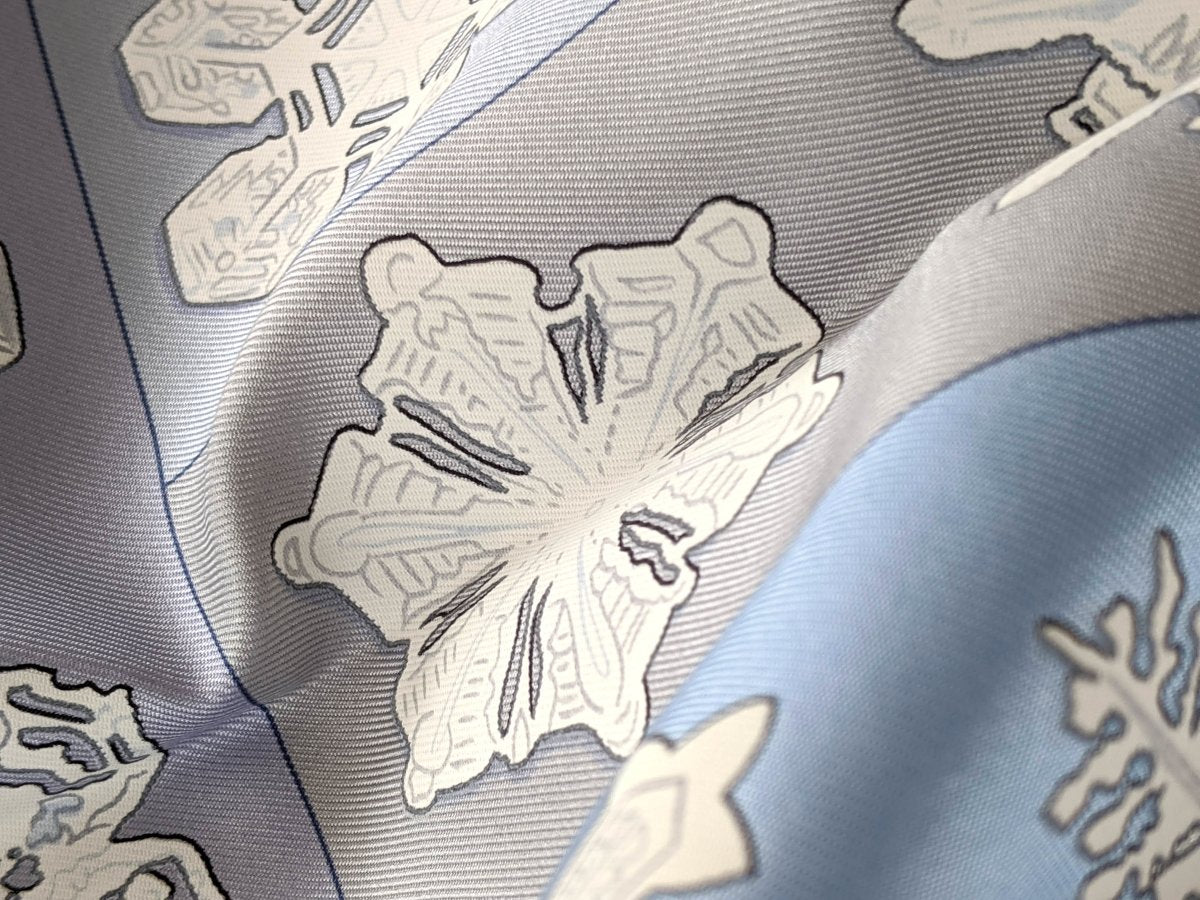 Hermes 1999 Aqua/Acier/Lavande FEUX DE L' HIVER by Christiane Vauzelles Blanc Matte Overlay Crispy Twill 90, New!