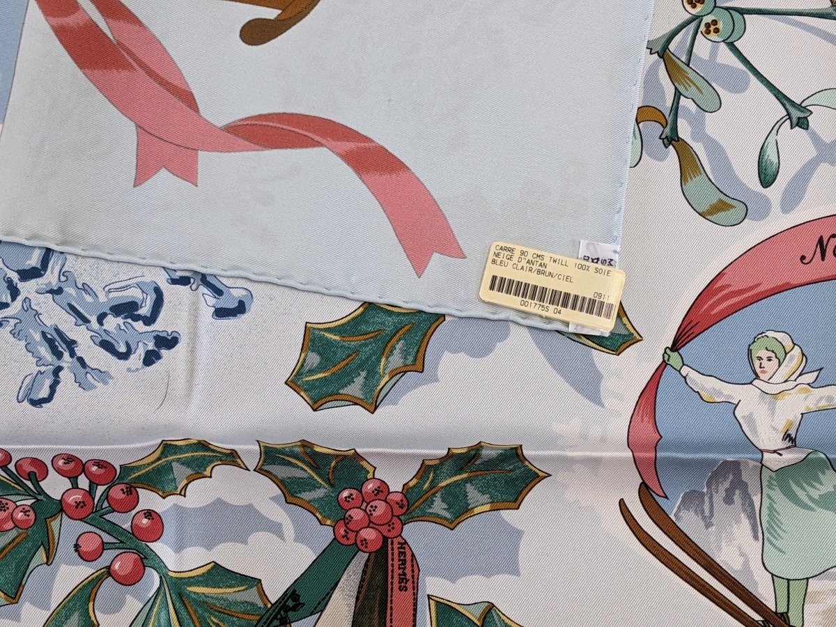 Hermes 2002 Bleu Clair/Blanc/Ciel NEIGE D'ANTAN by Caty Latham with Blanc Matt Overprint Twill 90, BNWT!