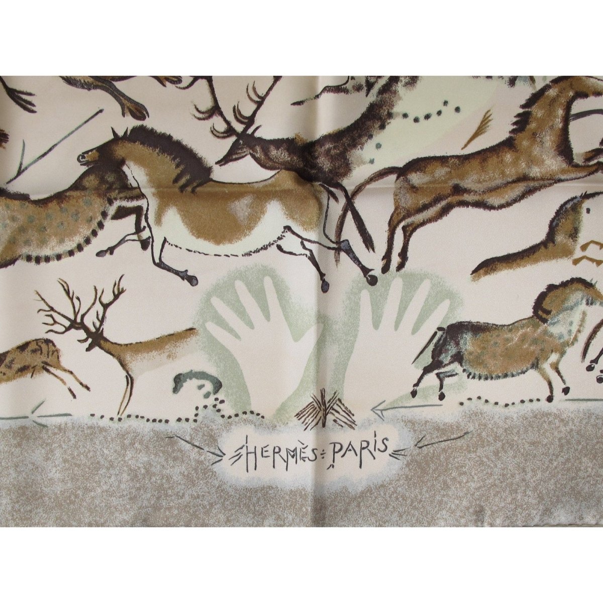 Hermes Premieres Mains by Zoe Pauwels Twill silk 90