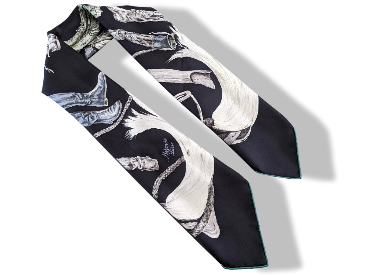 Hermes 2002 Noir/Blanc/Vert A Propos des Bottes Blanc Matte Overlay Twill 90 by Xavier de Poret, Excellent!