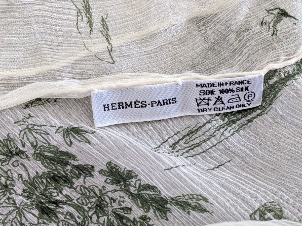 Hermes 2005 Blanc/Vert Foncé TOILE by Sophie de Seynes Mousseline Silk Etole Stole