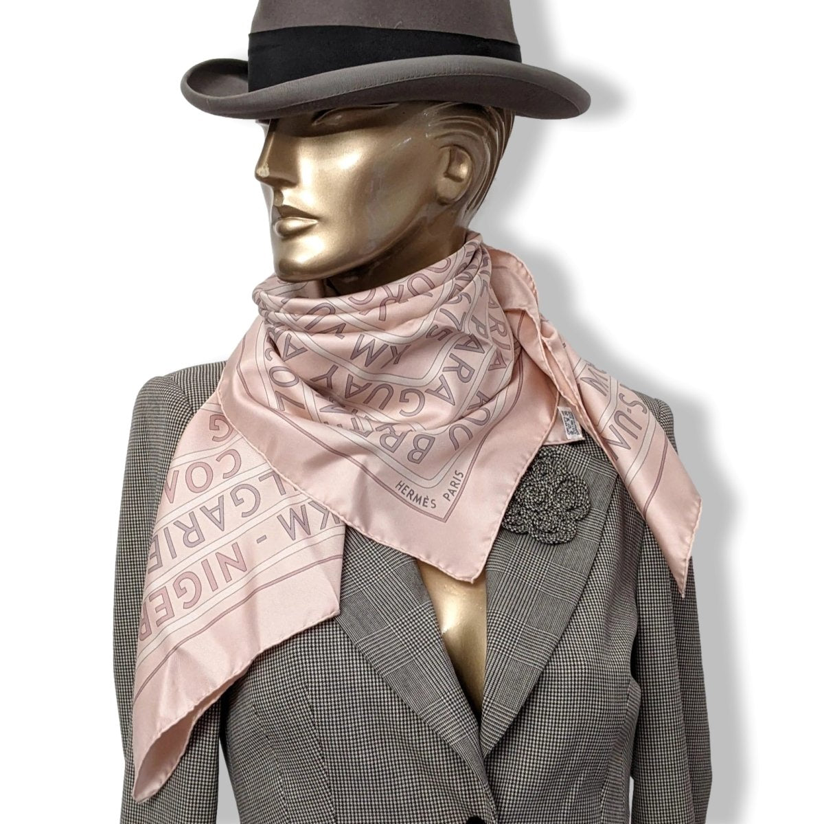 Hermes 2005 Rose "Sources de la Vie" by Fred Rawyler Twill Silk 90 x 90 cm