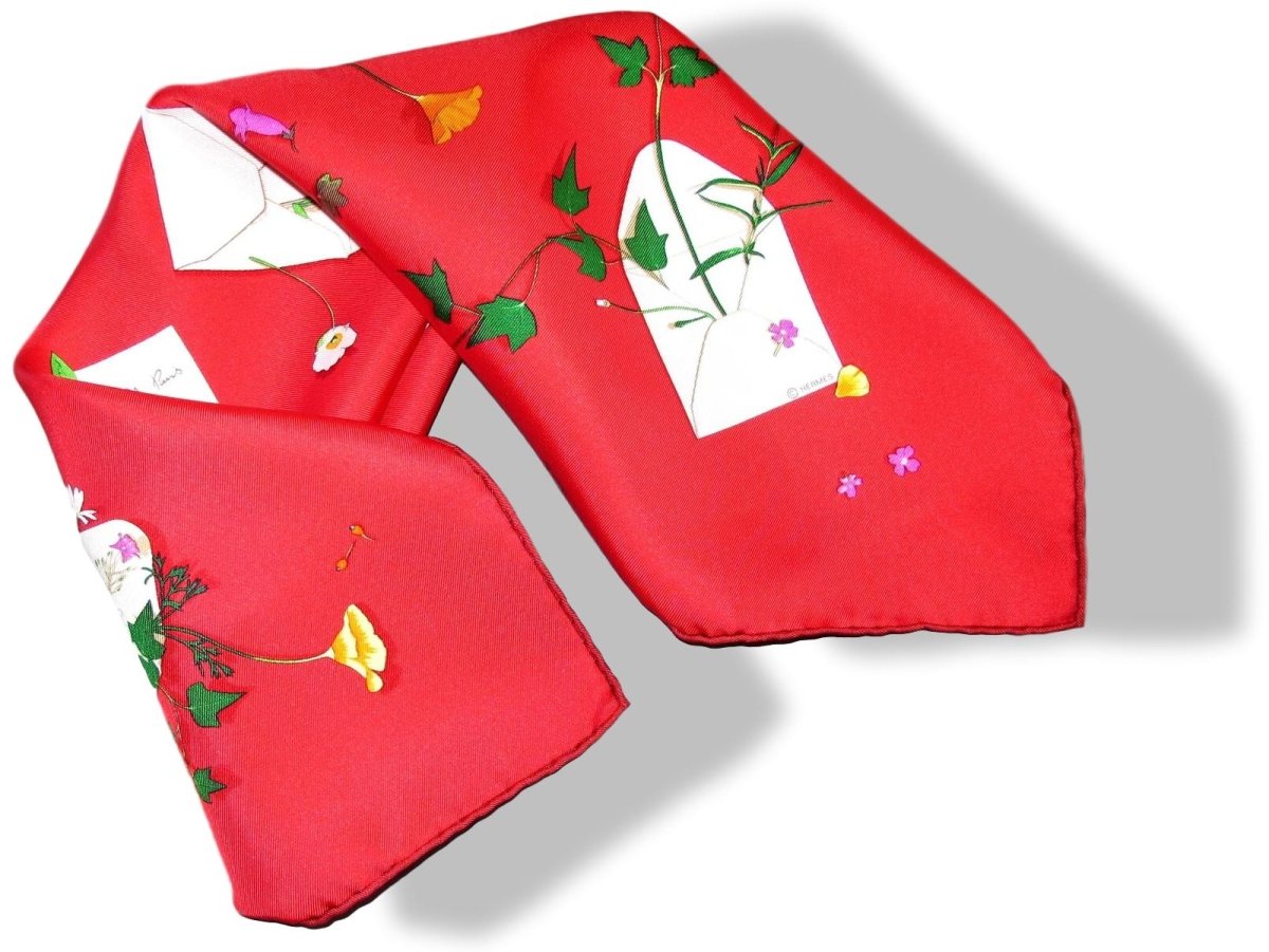 Hermes 2006 Rouge DES FLEURS POUR LE DIRE by Leigh P. Cooke Gavroche Pocket Scarf 45 cm - poupishop