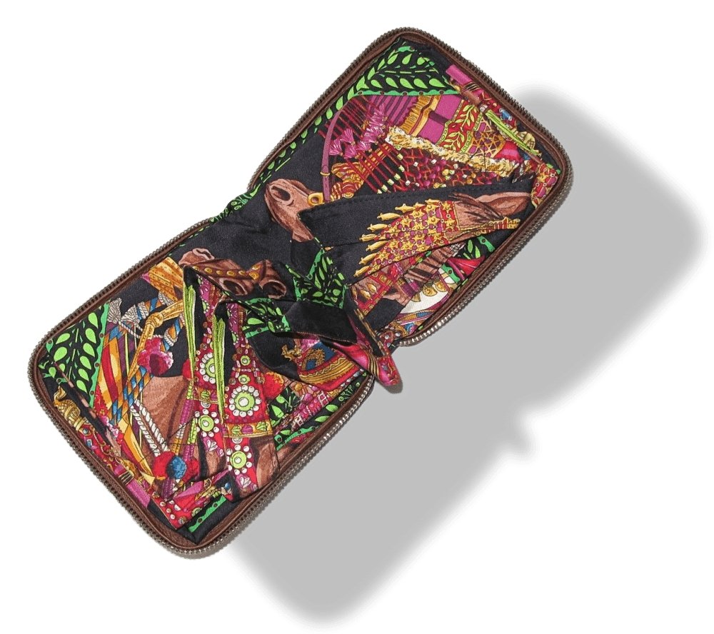 Hermes La danse du cheval Marwari by Annie Faivre Silky Pop Bag