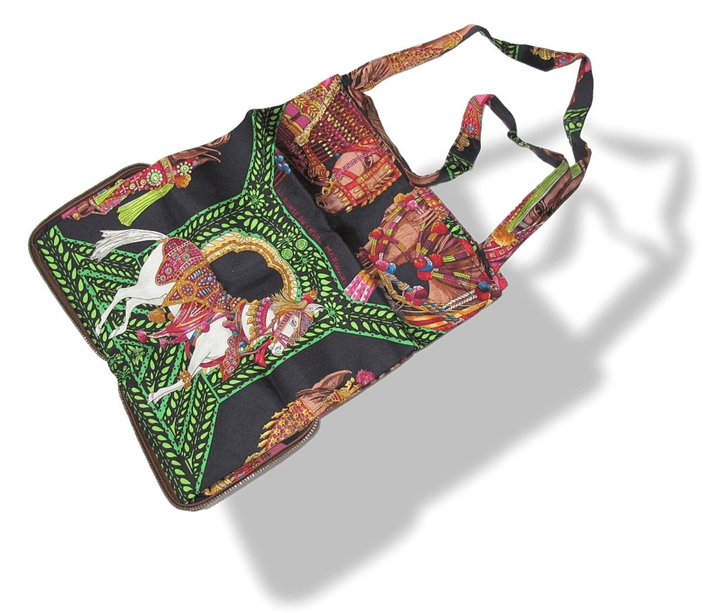 Hermes La danse du cheval Marwari by Annie Faivre Silky Pop Bag