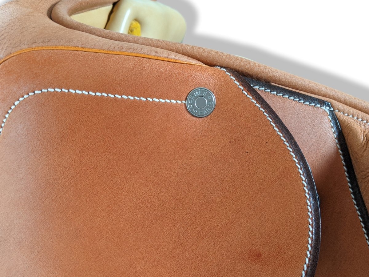 Hermes 2008 Pets Naturel/Sable Bull Calf CLASSIC ORIENTED JUMPING SADDLE, Sz 17" New!