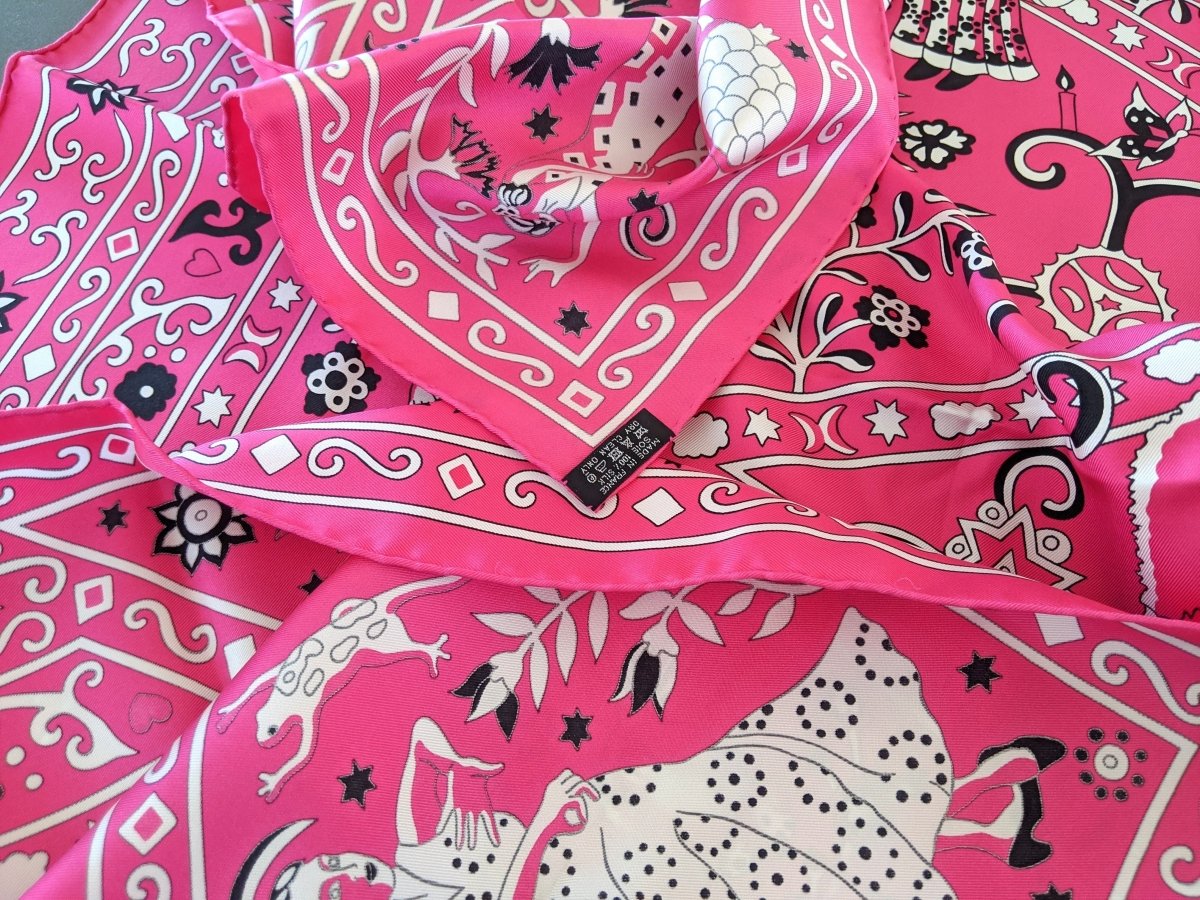 Hermes 2009 Rose Vif/Blanc PEUPLE DU VENT Silk Shawl 140, NIB!