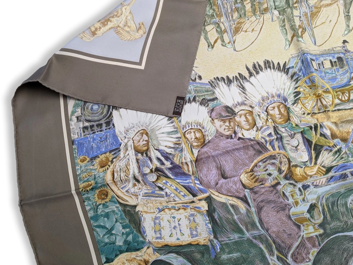 Hermes 2009 Taupe CONCOURS D'ELEGANCE, 1885 LIMOUSINES DE VOYAGE by Kermit Oliver Blanc Matte Overlay Twill 90cm - poupishop