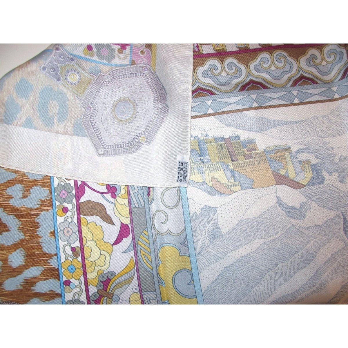 Hermes 2009 White, Bleu acier, Rose La Femme aux semelles de Vent Twill 90cm - poupishop
